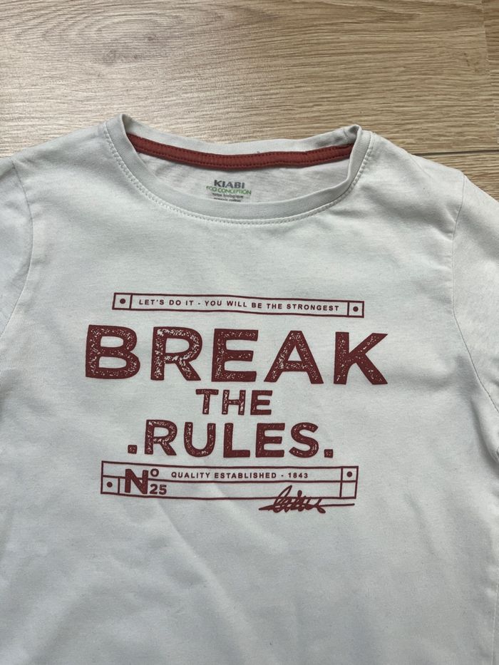 T-shirt Kiabi beige et bordeaux break the rules