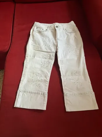 Pantacourt en jean blanc avec strass
