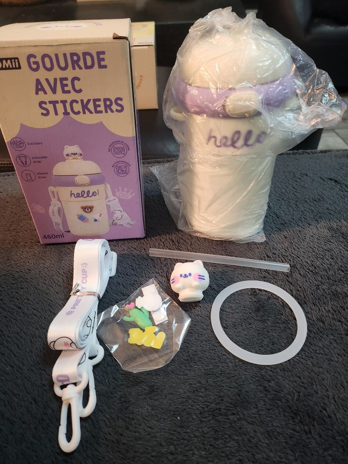 Gourde enfant blanche et mauve avec stickers 460 ml neuve
