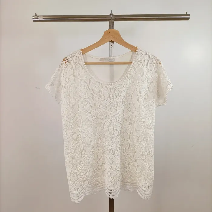 Top dentelle blanc Armand Thiery coupe droite manches courtes romantique bohème A1471