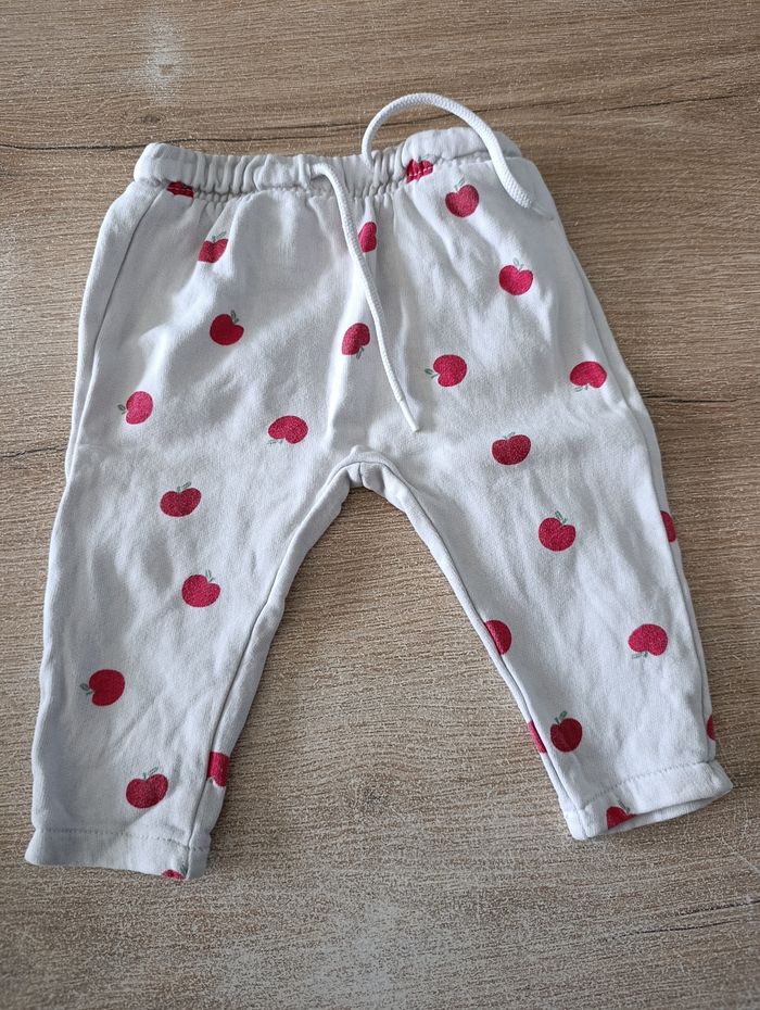 Jogging blanc et rouge