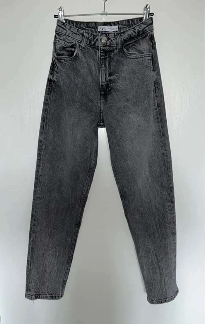 Jean mom gris foncé Zara