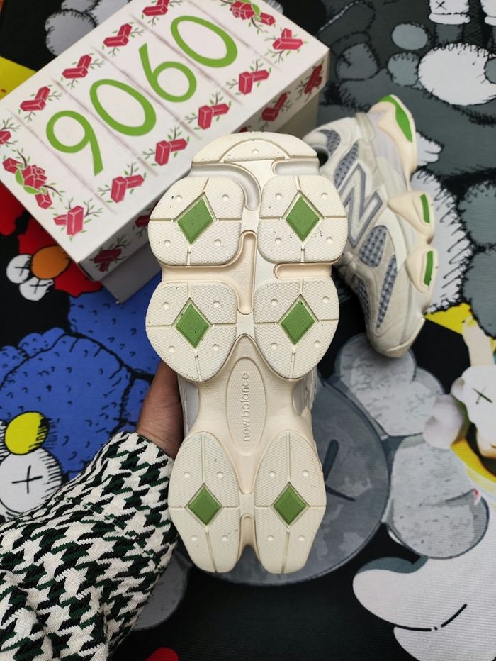 New Balance 9060
Bricks & Wood Taille 39.5 - photo numéro 5