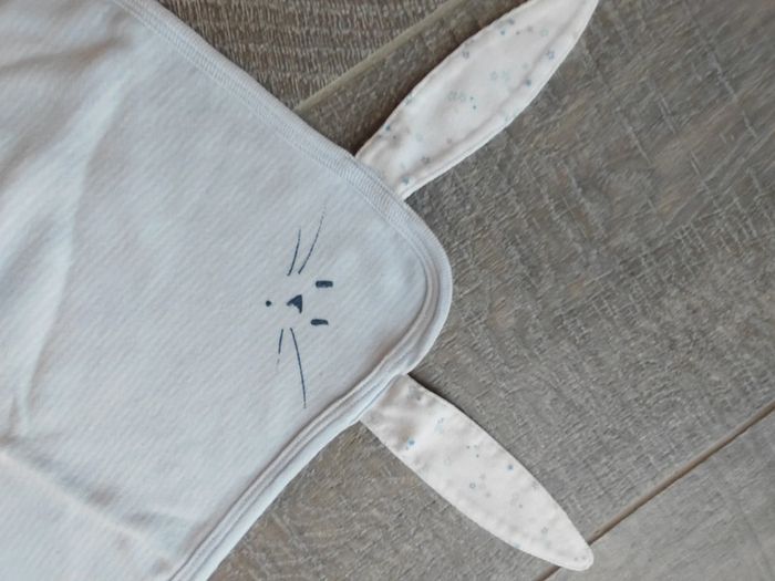 Doudou lapin bleu ciel et blanc à rayures Petit Bateau - photo numéro 3