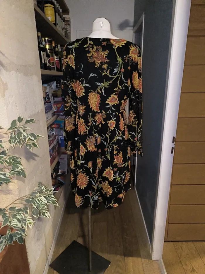 Robe à manches longues fleurie only taille 38 - photo numéro 4
