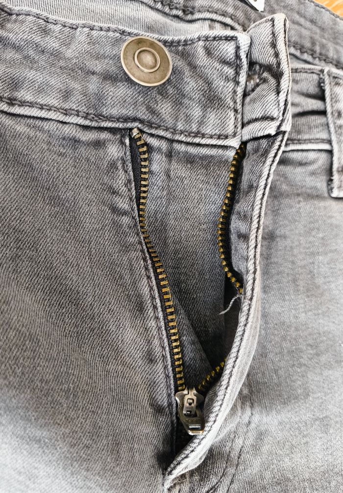Jean Garçon/Ado GÉMO Gris Délavé Taille 36 (Slim/Coupe Droite) - photo numéro 4