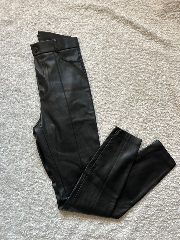 Pantalon simili
