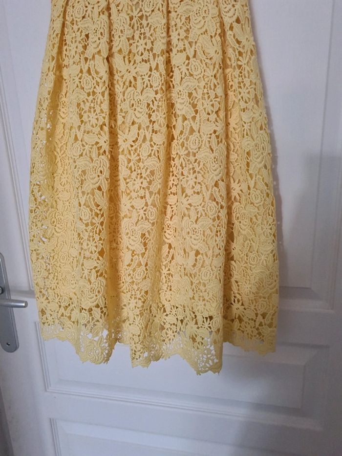 Robe dentelle jaune - photo numéro 3