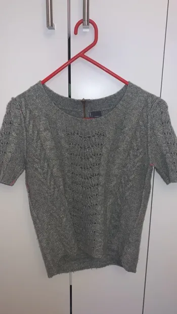 Petit pull manches courtes aéré à paillettes