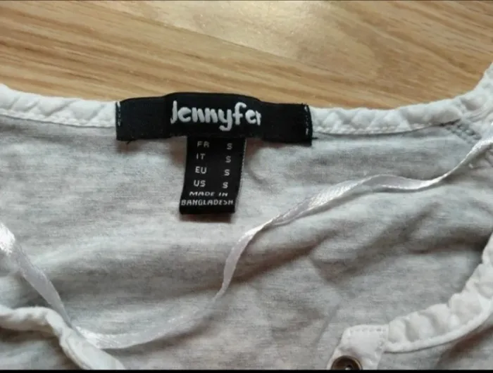 Haut manches longues. Gris et blanc. Femme. Jennyfer. 
Taille 36 - photo numéro 7