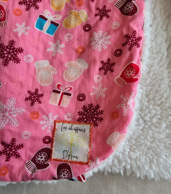 Les Chiffons d'Aur Gilet de Berger Fausse Fourrure Rose Blanc Très bon état 3 mois - photo numéro 5