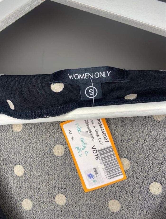 Robe à pois noir et blanche - photo numéro 3