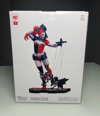Harley Quinn red white black emanuela lupacchino de comics me farlane toys