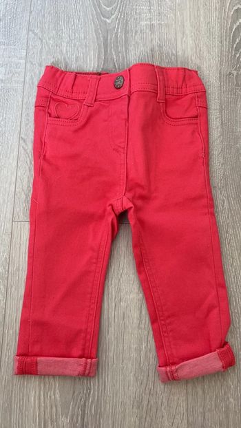 Pantalon rouge rosé