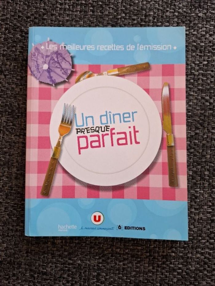 Livre Un dîner presque parfait en très bon état