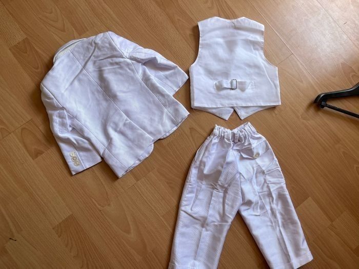 Bel ensemble/costume blanc cérémonie baptême T. 18 mois garçon TBE - photo numéro 2
