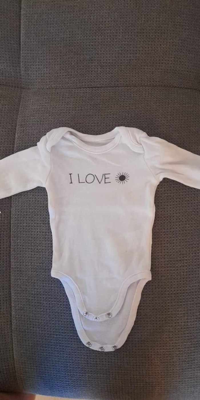 Plusieurs bodies taille 1 moi - photo numéro 4