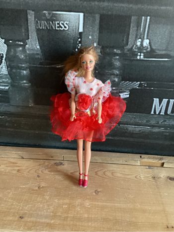 Barbie robe flamenco courte année 91