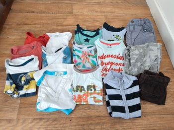 Très gros lot de vêtements été garçon. Taille 2 ans.