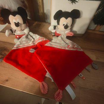 2 Mickey Nicotoy gris et rouge