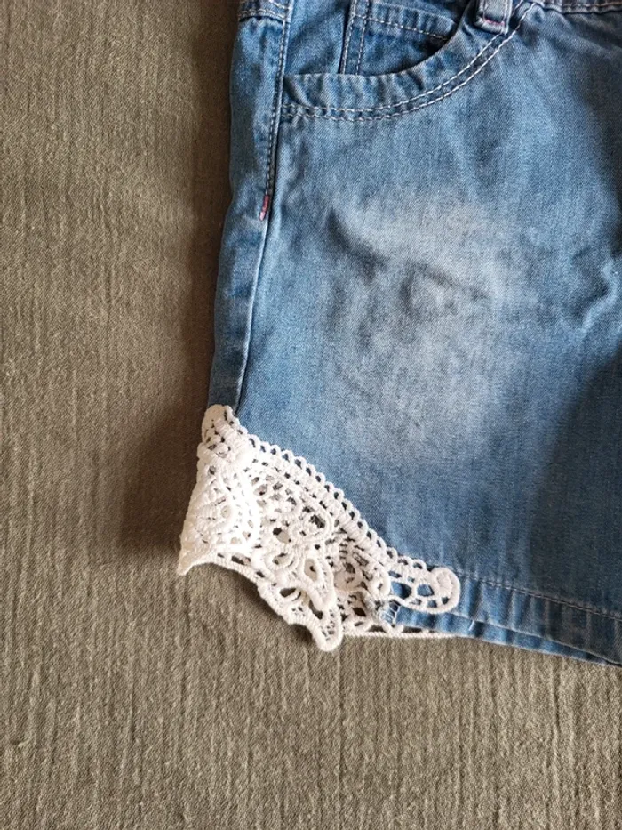 Short en jean détail dentelle très joli petits prix - photo numéro 2