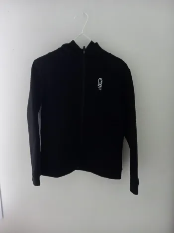 Veste noire de la marque Kiabi