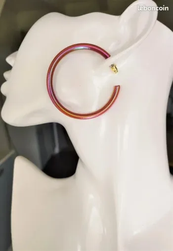 Créoles à reflets nacrés