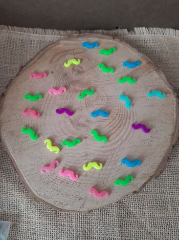 Lot de perles moustaches