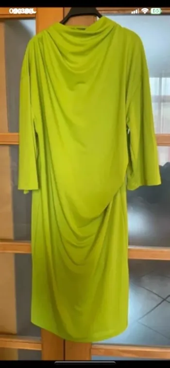 Robe verte midi couleur vert néon  Zara taille L