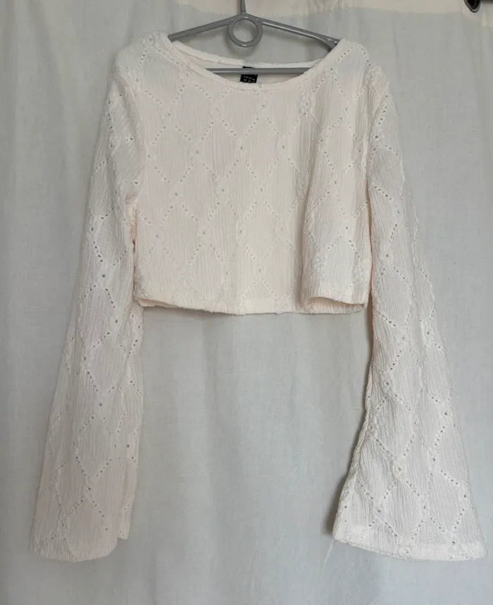 Jolie blouse crochet à manches évasées - photo numéro 7