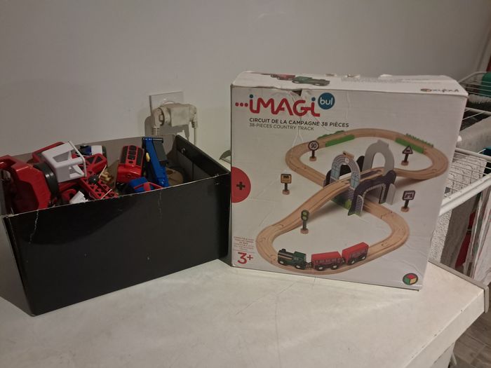 Train en bois + plein de vehicules