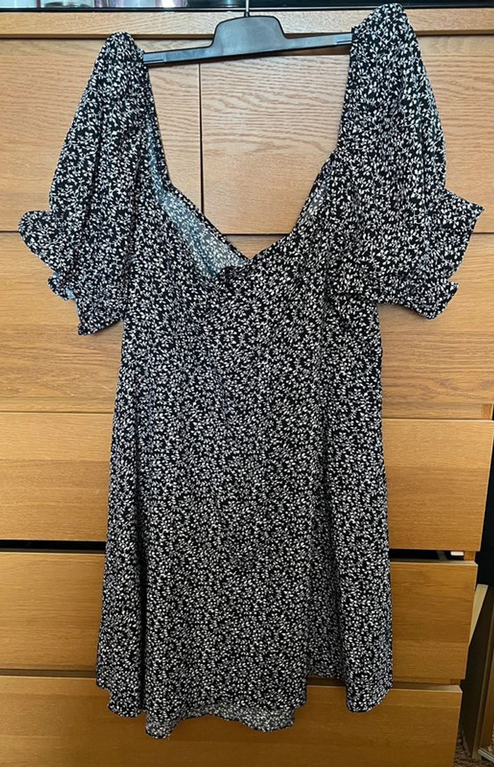 Robe noir fleuris manches bouffantes Shein - photo numéro 4