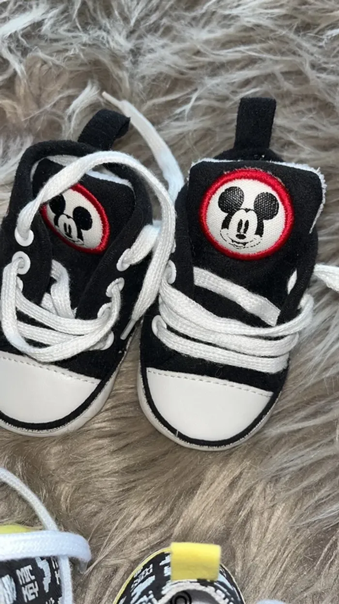2 paires de baskets Mickey 3/6 mois - photo numéro 3
