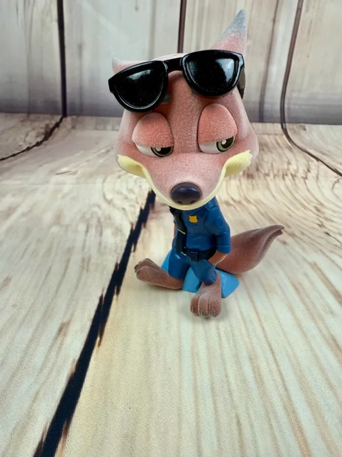 Figurine authentique Disney Japon Zootopie Nick Wilde Fluffy Puffy - tenue de policier - photo numéro 7