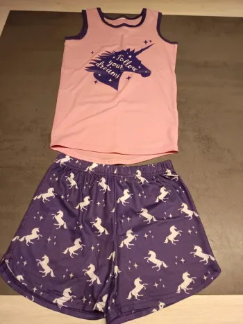 Vends pyjamas 2 pièces enfants été taille 10.