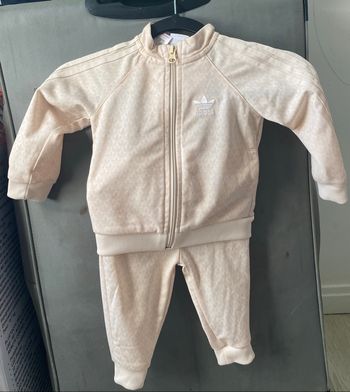 Ensemble Adidas beige