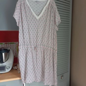 Robe à petits motifs géométriques