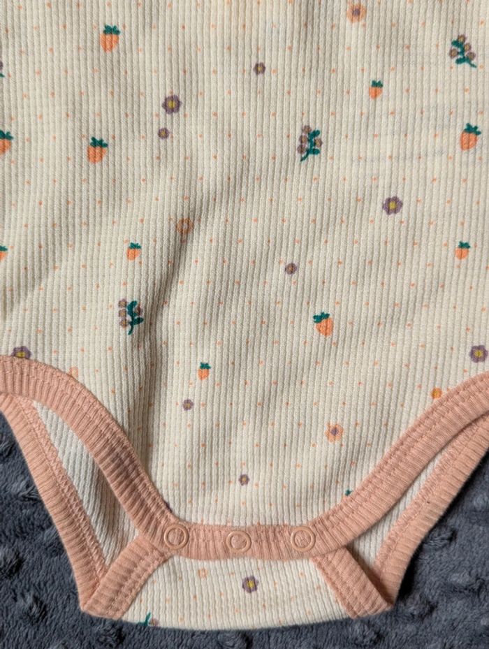 ensemble bébé bout'chou - body fraises et fleurs & pantalon velours - taille 3 mois - neuf ! - photo numéro 3