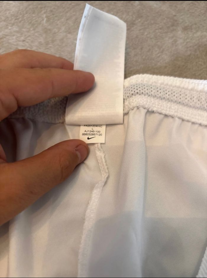 Short Nike taille L - photo numéro 4