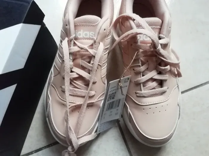 Idée Cadeau / Baskets Adidas Femme Taille 36 Neuves Avec Étiquette Et Boite D Origine!! - photo numéro 4