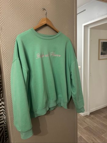 Superbe sweat brodé recto-verso