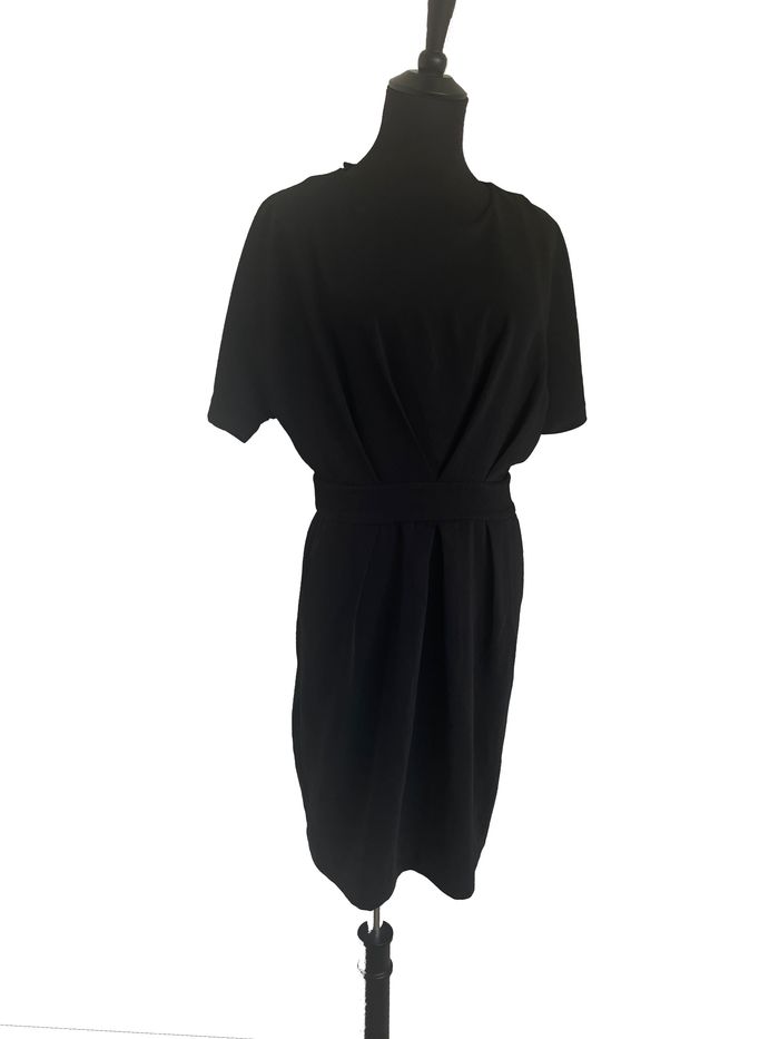 🌸 Robe noire cintrée. Avec poches. Dos nues.Taille 38. Neuve - photo numéro 8