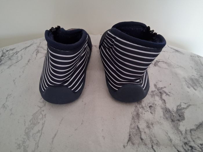 Chaussons garçon pointure 25 - photo numéro 3