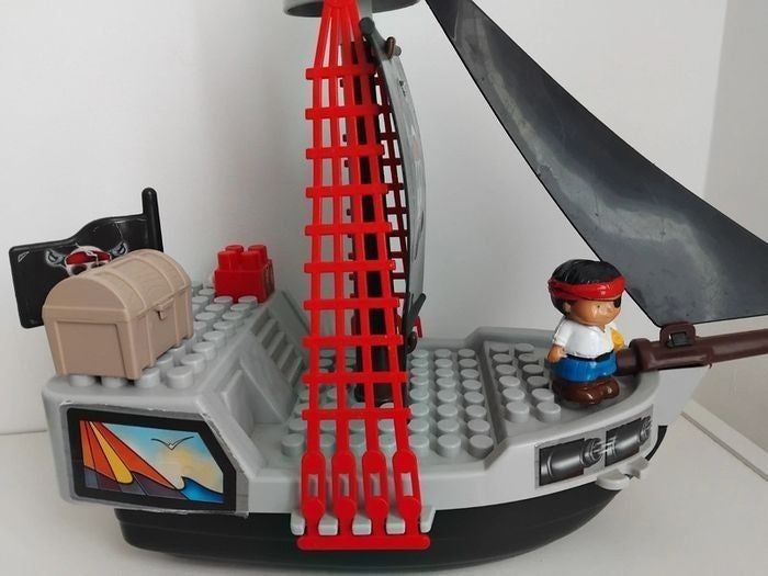 Bateau pirate et accessoires, abrick