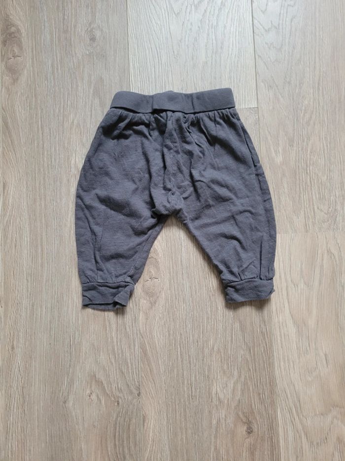 Pantalon gris 6 mois - photo numéro 3