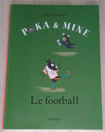 Livre "Poka et Mine - Le football" L'école des max Neuf