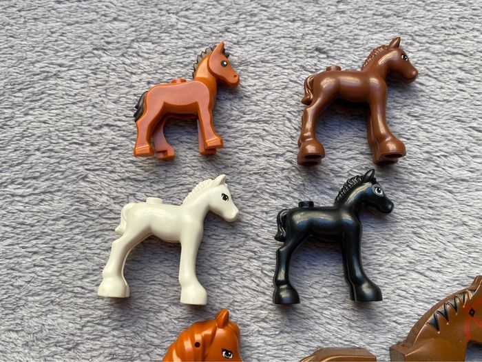 Lot lego de 4 chevaux et 4 poulains différents - photo numéro 3