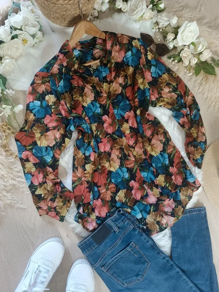 Jolie haut fleuri Zara taille M