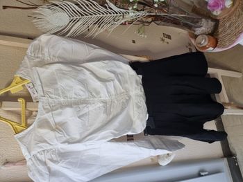 ensemble Jennyfer taille XS composé d'une jupe et d'une blouse.