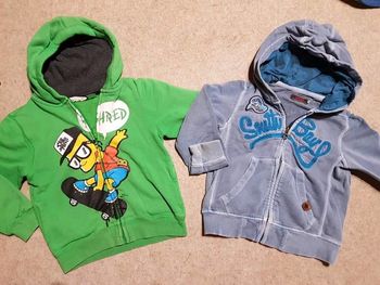 Lot de 2 vestes à capuche garçon 4ans catimini et h&m Simpson